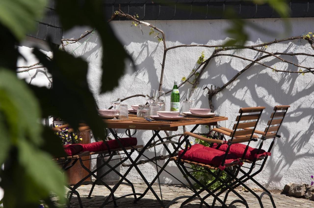 Rosige Zeiten, Ferien Im Fachwerkhaus Mechernich Exterior foto