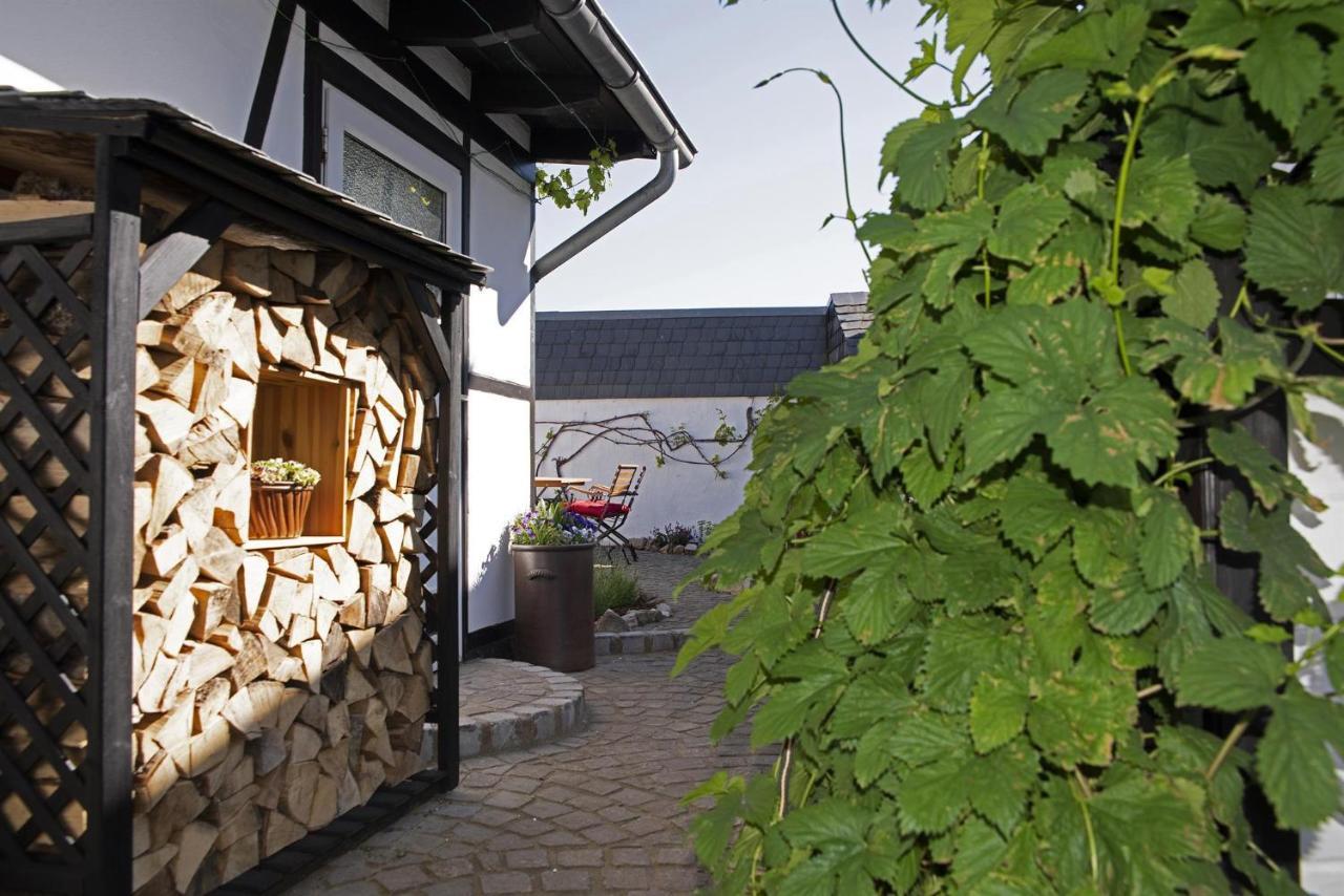 Rosige Zeiten, Ferien Im Fachwerkhaus Mechernich Exterior foto